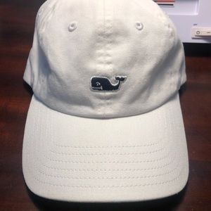 White vineyard vines hat